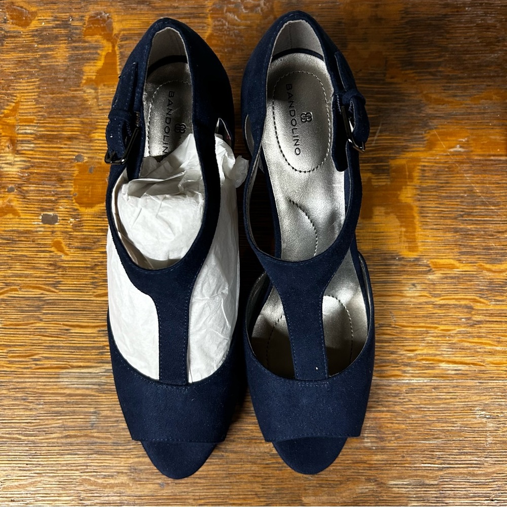 NWOT Bandolino Navy Blue Faux Suede T-Strap Open-Toed Heels: Size 9.5